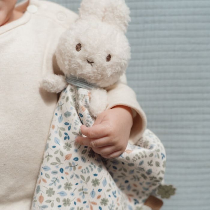 Miffy Lucky Leaves Cuddle Comforter - Image 4